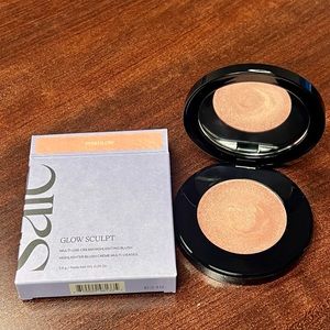Saie Glow Sculpt in shade: Pinkglow.